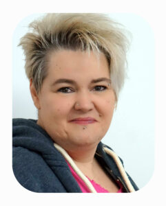 Sandra Stelzer, Leiterin der Stickerei der Hofer-Druck Seeboden