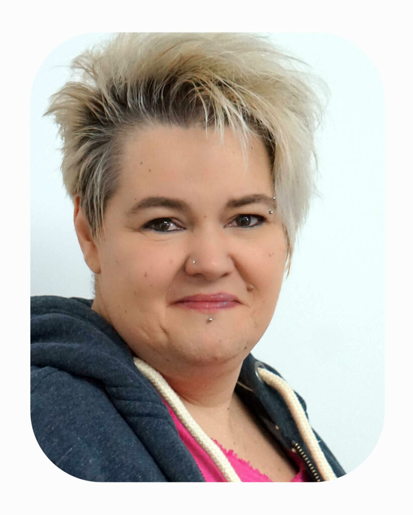 Sandra Stelzer, Leiterin der Stickerei der Hofer-Druck Seeboden