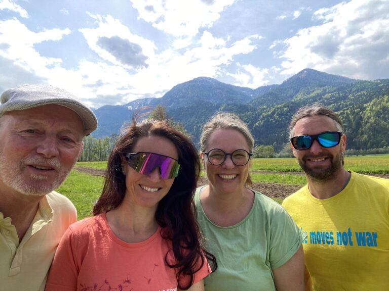 Ein Teamfoto mit den Unternehmern von Hofer Druck und Bergsport Südalpen